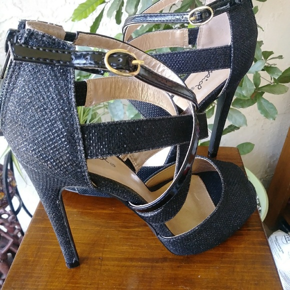 Black 5" heels - Picture 1 of 10